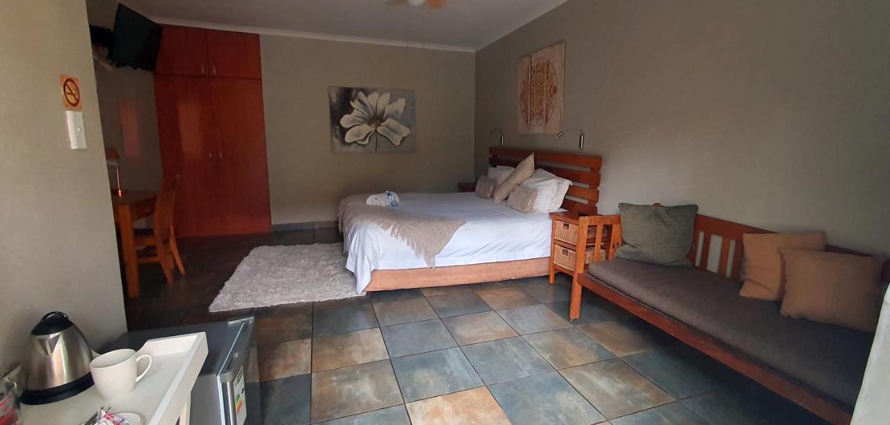 Aero Lodge Guest House Middelburg  Extérieur photo